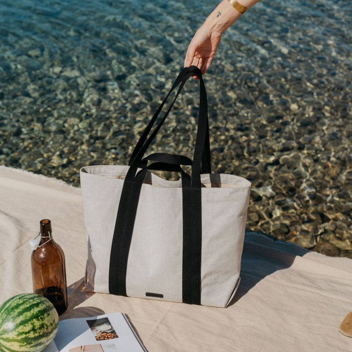 Market Shopper aus Canvas am Strand